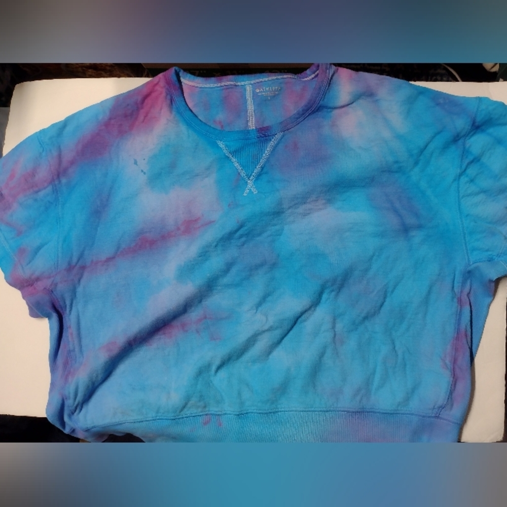 Athleta tie dye short sleeve sweatshirt and Athleta tote